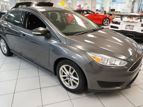 Used 2016 Ford Focus SE w/ SE Cold Weather Package image 17