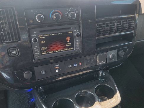 Used 2021 GMC Savana 2500 w/ Enhanced Convenience Package image 9