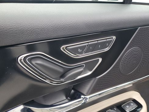 New 2026 Lincoln Corsair Premiere image 9