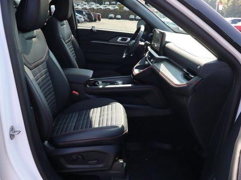 Used 2025 Ford Explorer ST-Line w/ Premium Package AWD/4WD image 21