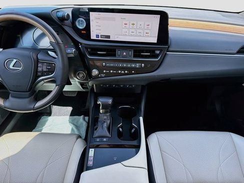 Used 2024 Lexus ES 300h w/ Technology Package FWD image 19