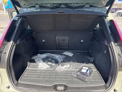 Used 2025 Volvo XC40 B5 Ultra w/ Protection Package Premier image 40