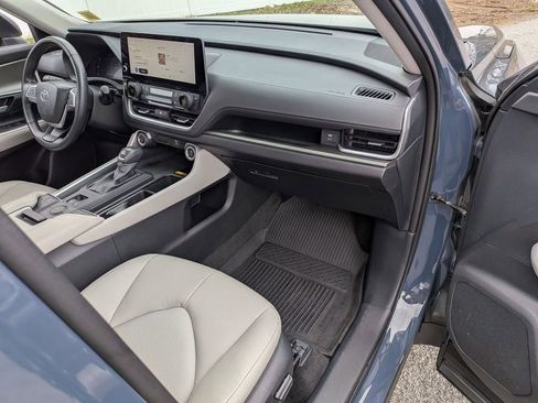 Used 2024 Toyota Grand Highlander AWD image 25
