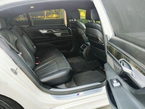 Used 2018 BMW 740i image 14