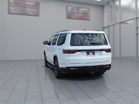 Used 2024 Jeep Wagoneer Series III image 7