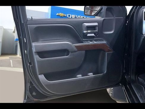 Used 2017 GMC Sierra 1500 SLE image 18