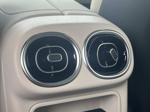 Used 2025 Mercedes-Benz GLC 300 image 14