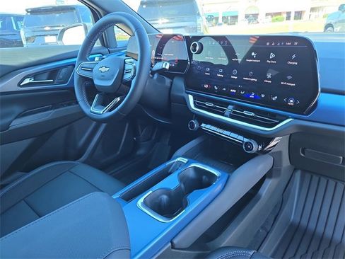 New 2026 Chevrolet Equinox EV LT image 16