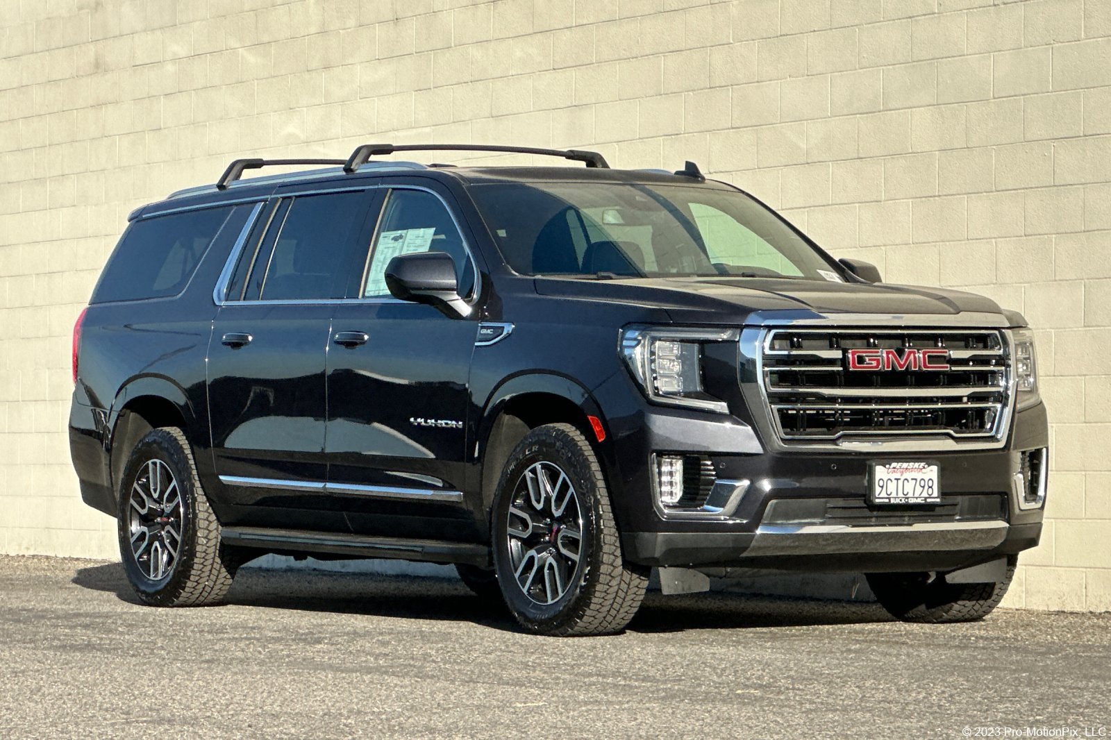Certified 2023 GMC Yukon XL SLT RWD image 1
