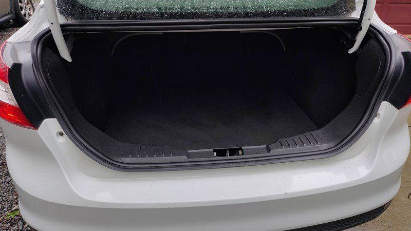 Used 2014 Ford Focus SE w/ SE Winter Package FWD image 7