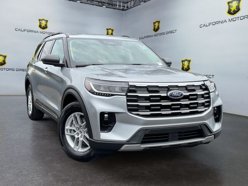 Used 2025 Ford Explorer Active w/ Active Comfort Package RWD image 3