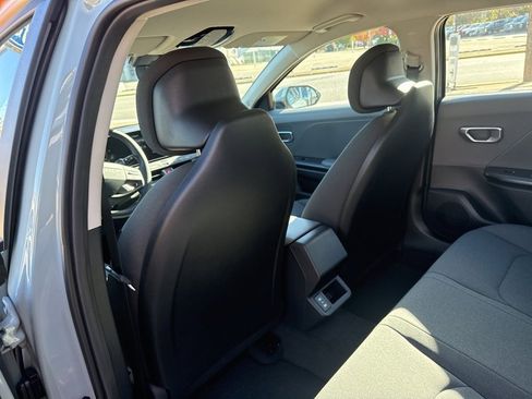 New 2025 Kia K4 LXS image 17