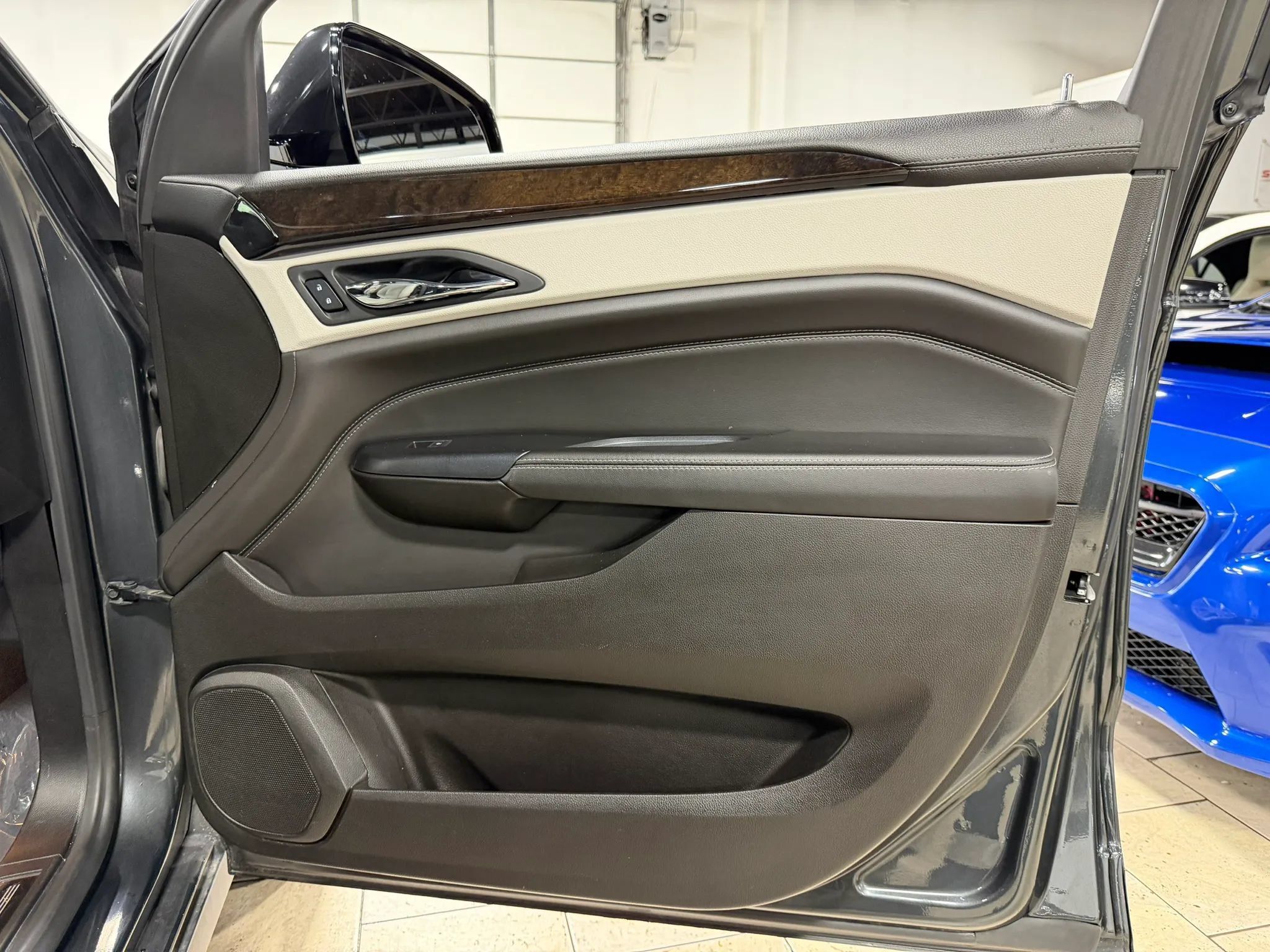Used 2015 Cadillac SRX Luxury w/ Driver Awareness Package AWD/4WD image 34
