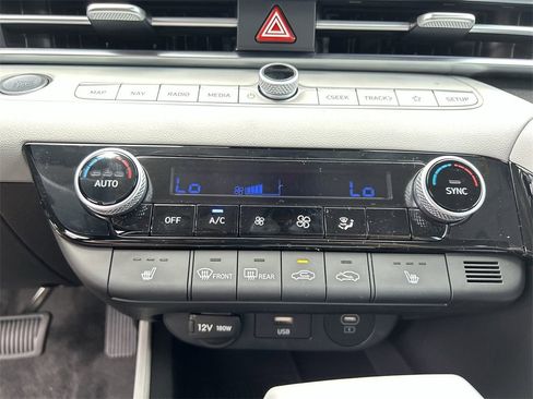 New 2025 Hyundai Elantra Limited image 25