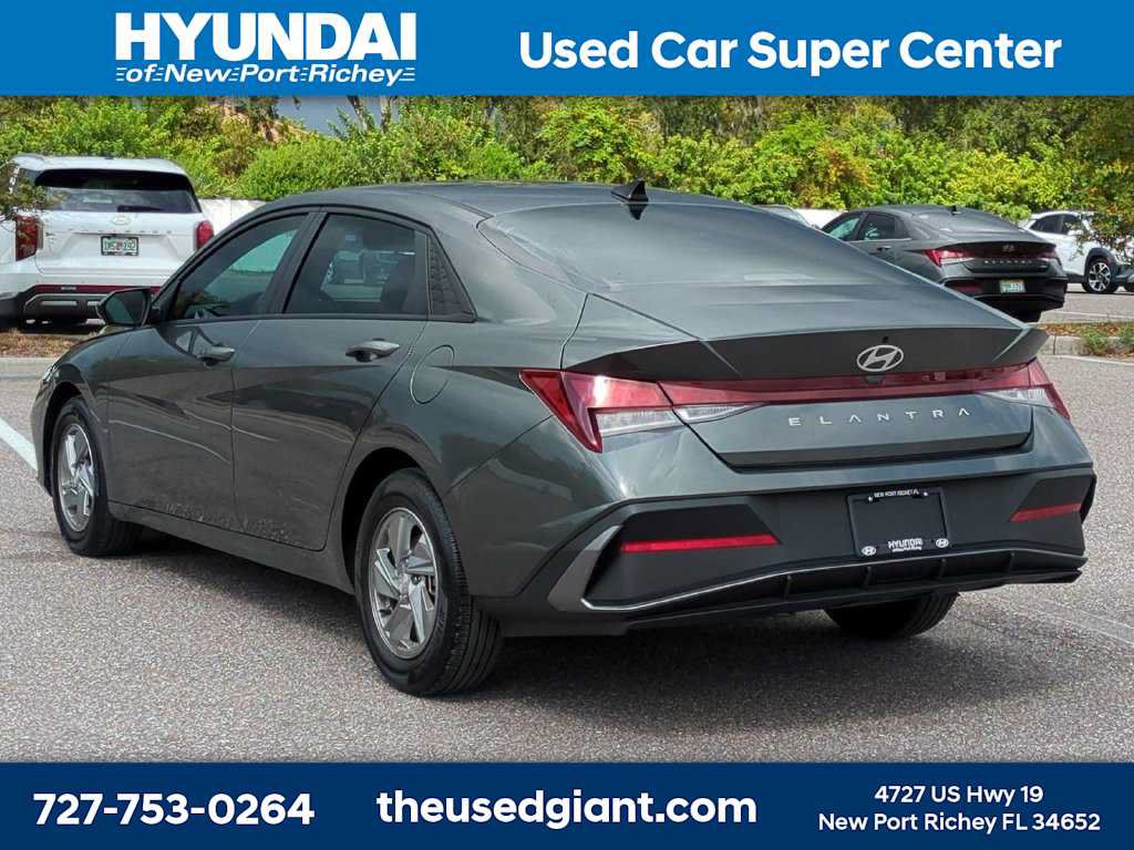 Certified 2026 Hyundai Elantra SE FWD image 3