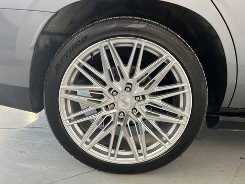 Used 2021 GMC Yukon Denali w/ Denali Premium Package image 28