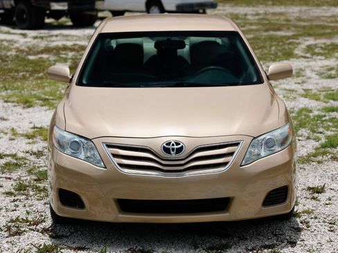 Used 2010 Toyota Camry LE FWD image 19