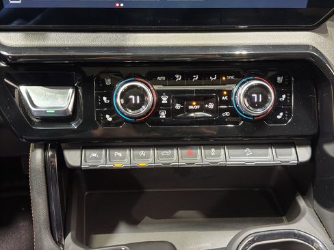 Used 2025 GMC Sierra 1500 AT4 w/ AT4 Premium Package image 35