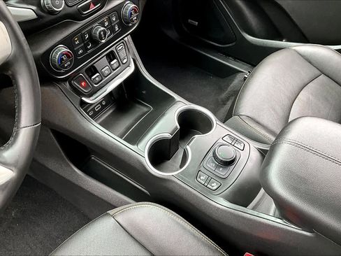 Used 2021 GMC Terrain SLT w/ Infotainment Package II image 17