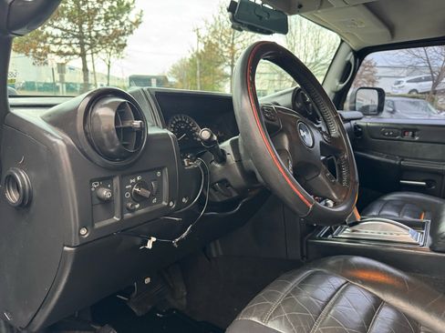 Used 2005 HUMMER H2 w/ Preferred Equipment Group image 12