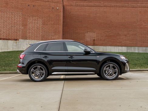 Used 2024 Audi Q5 e Premium Plus image 3
