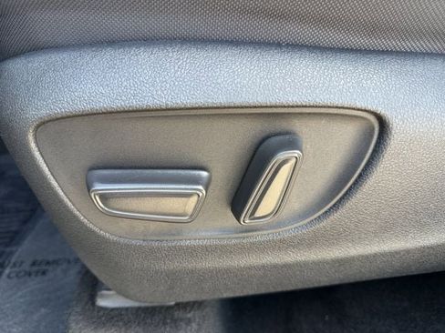 Used 2024 Toyota Highlander LE image 25