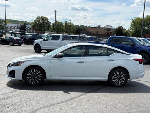 Used 2025 Nissan Altima 2.5 SV FWD image 7