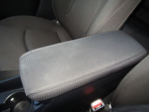 Used 2022 Toyota Prius LE image 22