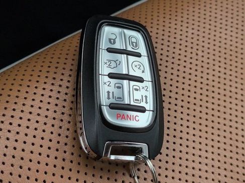 Used 2021 Chrysler Pacifica Pinnacle AWD/4WD image 29