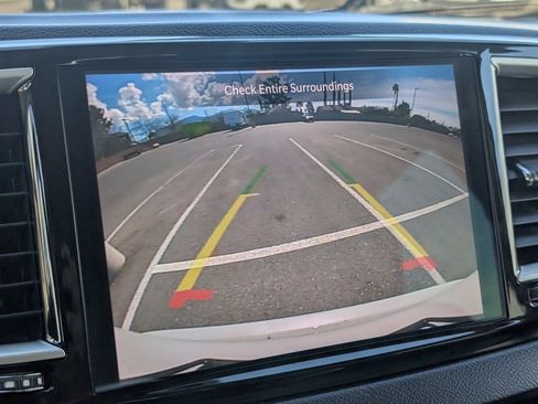 Used 2021 Chrysler Pacifica Touring-L image 19