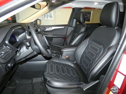 Used 2024 Ford Escape SE w/ PHEV Premium Package image 10