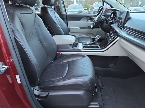 Used 2023 Kia Carnival LX image 16