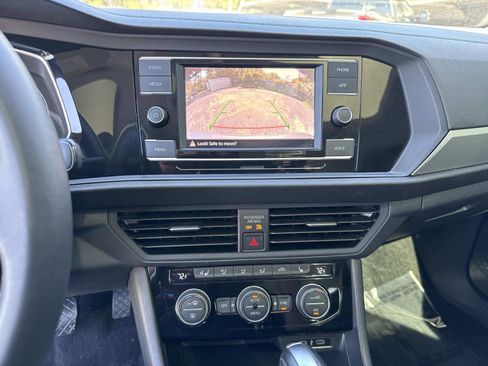 Used 2021 Volkswagen Jetta SE w/ SE Cold Weather Package image 24