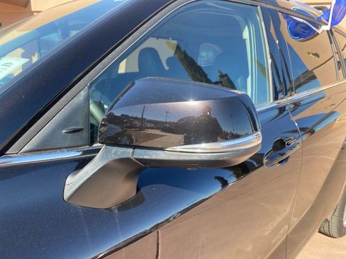 Used 2022 Toyota Highlander Platinum image 4