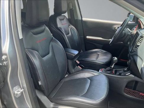 Used 2017 Jeep Compass Trailhawk w/ Leather Interior Group AWD/4WD image 28