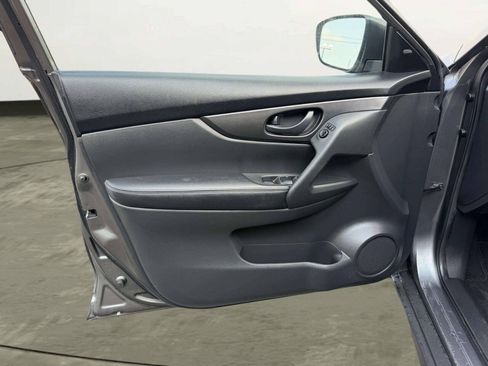 Used 2020 Nissan Rogue S AWD/4WD image 16