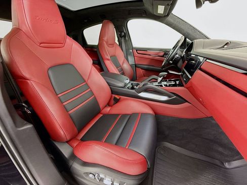 Certified 2021 Porsche Cayenne Turbo S AWD/4WD image 30