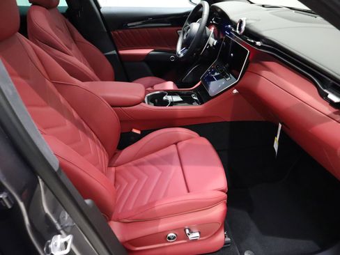 New 2025 Maserati Grecale Modena image 16