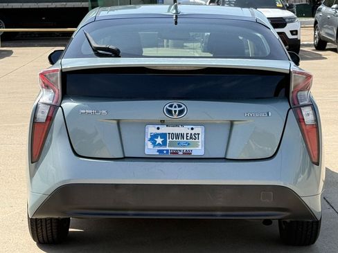 Used 2016 Toyota Prius Four w/ Advanced Technology Package FWD image 6