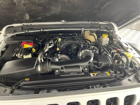 Used 2022 Jeep Gladiator Rubicon w/ Cold Weather Group AWD/4WD image 22
