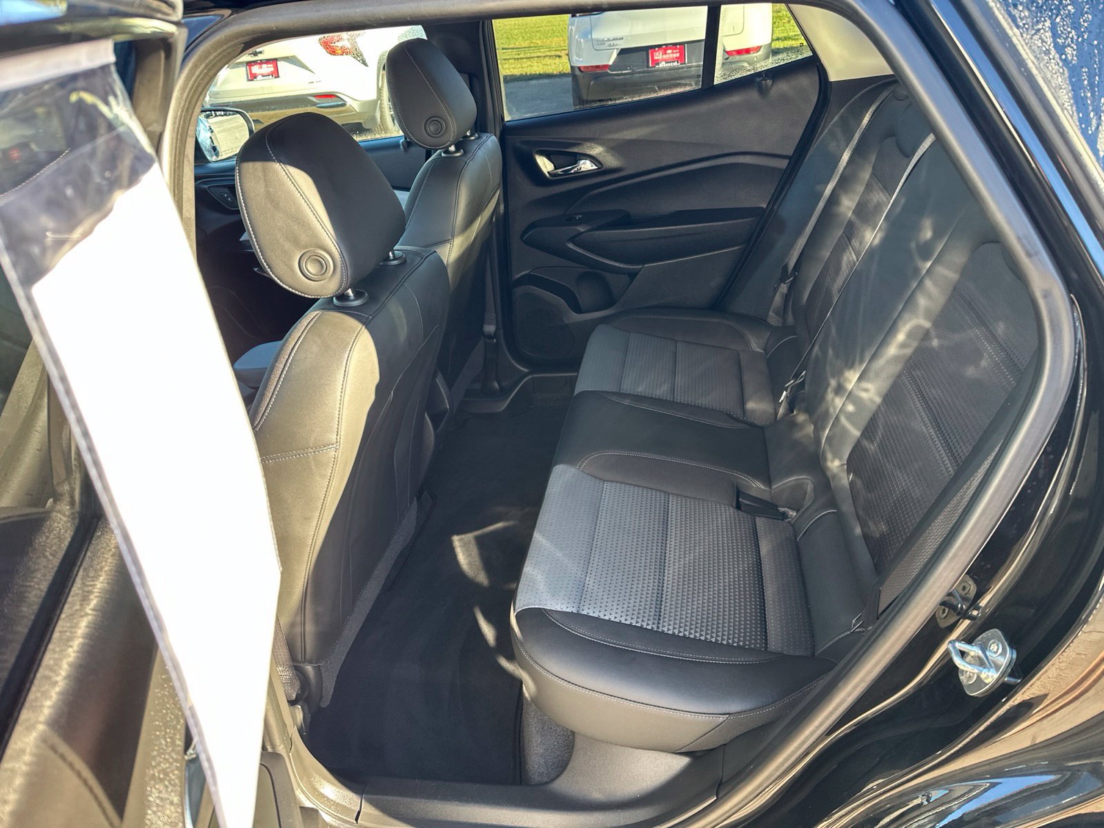 Used 2024 Chevrolet Trax LT w/ LT Convenience Package FWD image 19