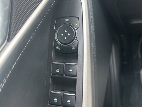 Used 2022 Ford Explorer XLT w/ Equipment Group 202A image 21