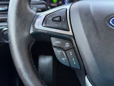 Used 2019 Ford Fusion Titanium FWD image 22