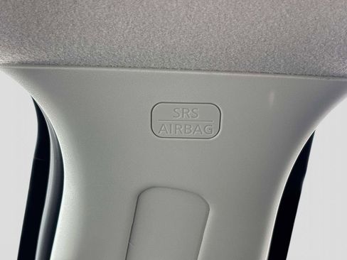 Used 2025 Nissan Versa SV w/ Trunk Package image 32