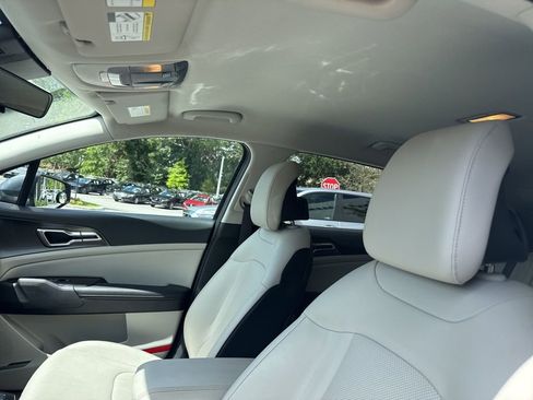 Used 2023 Kia Sportage EX image 17