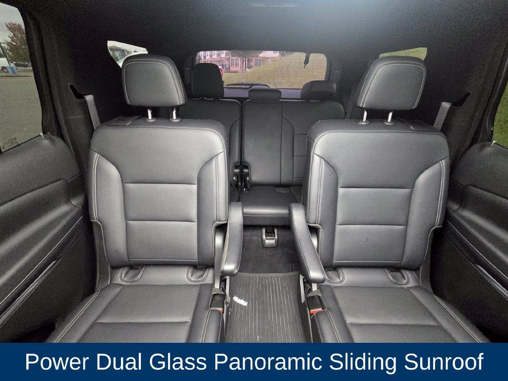 Used 2025 Chevrolet Traverse LT w/ Sun and Wheel Package FWD image 15