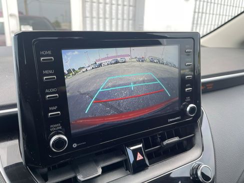 Used 2021 Toyota Corolla LE FWD image 35
