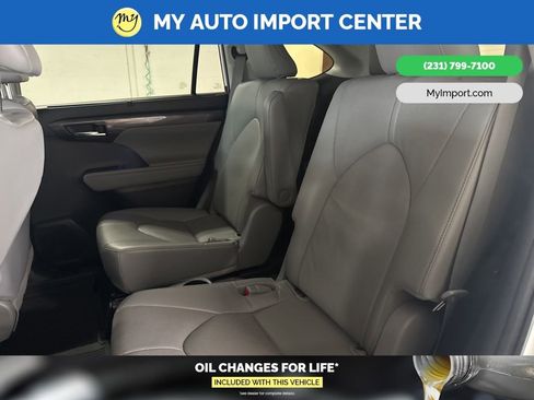Used 2022 Toyota Highlander Limited image 24