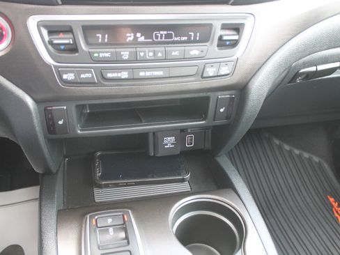 Used 2023 Honda Passport TrailSport image 12