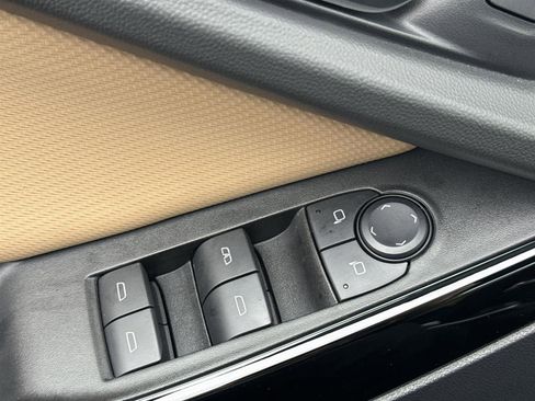 Used 2025 Chevrolet Equinox ACTIV image 22